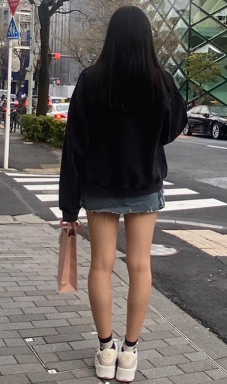 tuki.の後ろ姿