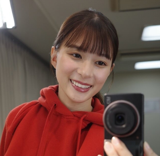 自撮りしている芳根京子