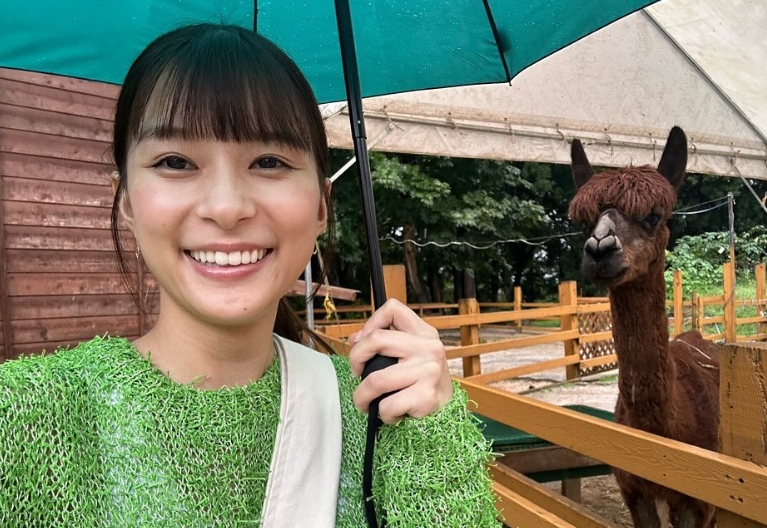 笑っている芳根京子