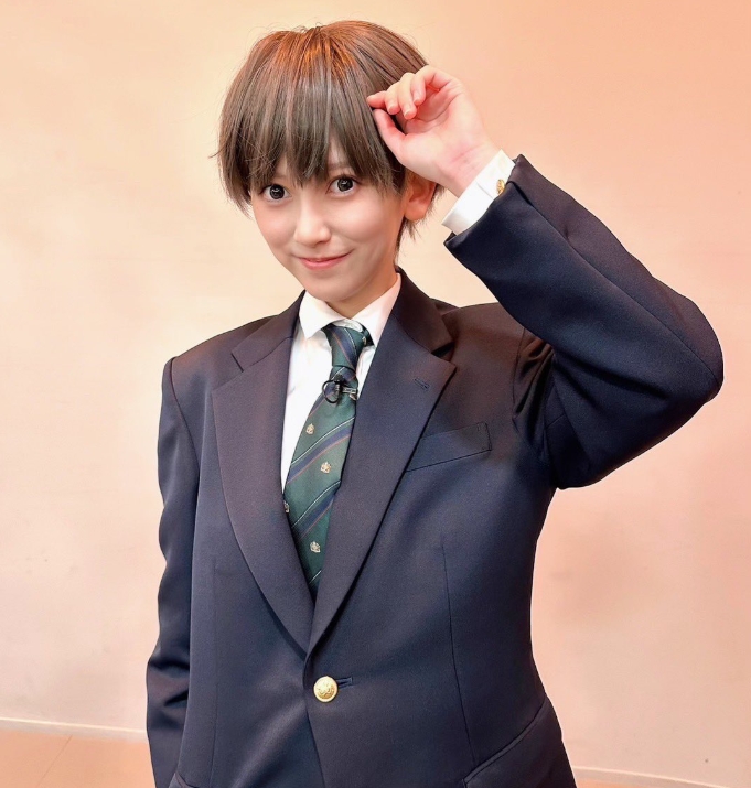 男装した池田瑛紗