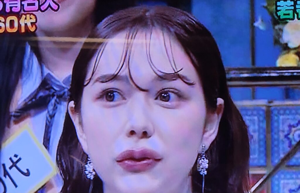 村重杏奈の唇